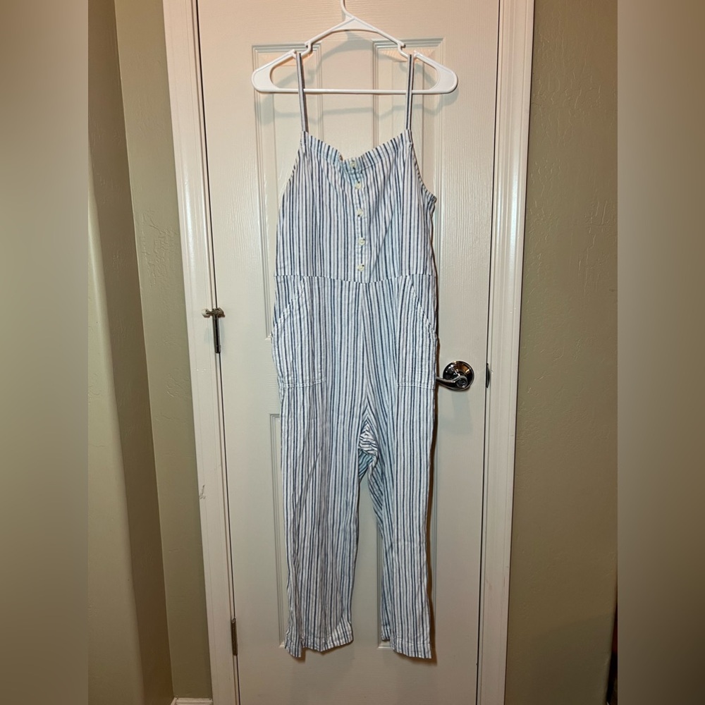 Jumper. Blue + white pinstripes. Size large. 55% Linen 45% Rayon